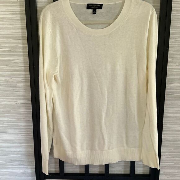 Banana Republic  forever sweater classic beige  sweater.  Size L - Picture 1 of 6